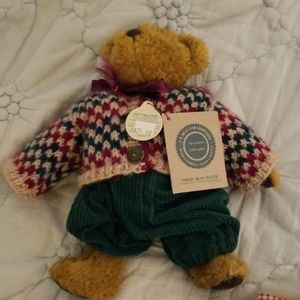 3 Boyd's bears Collectibles